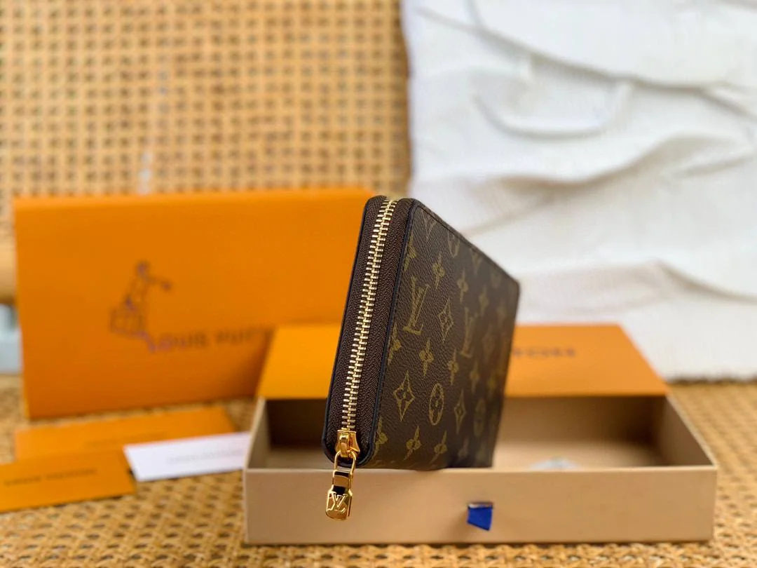 Жіночий гаманець - Louis Vuitton